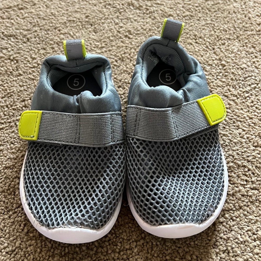 Cat & Jack Water Shoes Baby Toddler Size 5 Grey.